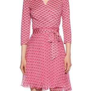 DVF 100% Silk Pink Lotus Wrap Dress size 2
